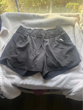Women’s Magellan size medium outdoor shorts
